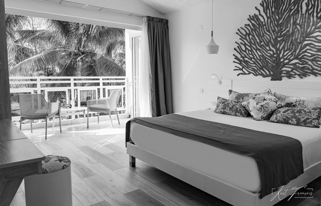 Chambre d'hôtel Coral Azur HDR Photographie avec vue sur le jardin